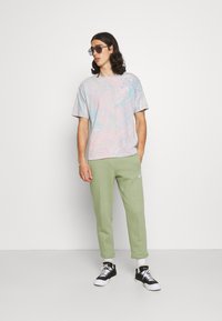 Levi's® VINTAGE TEE - T-shirt básica - calypso coral