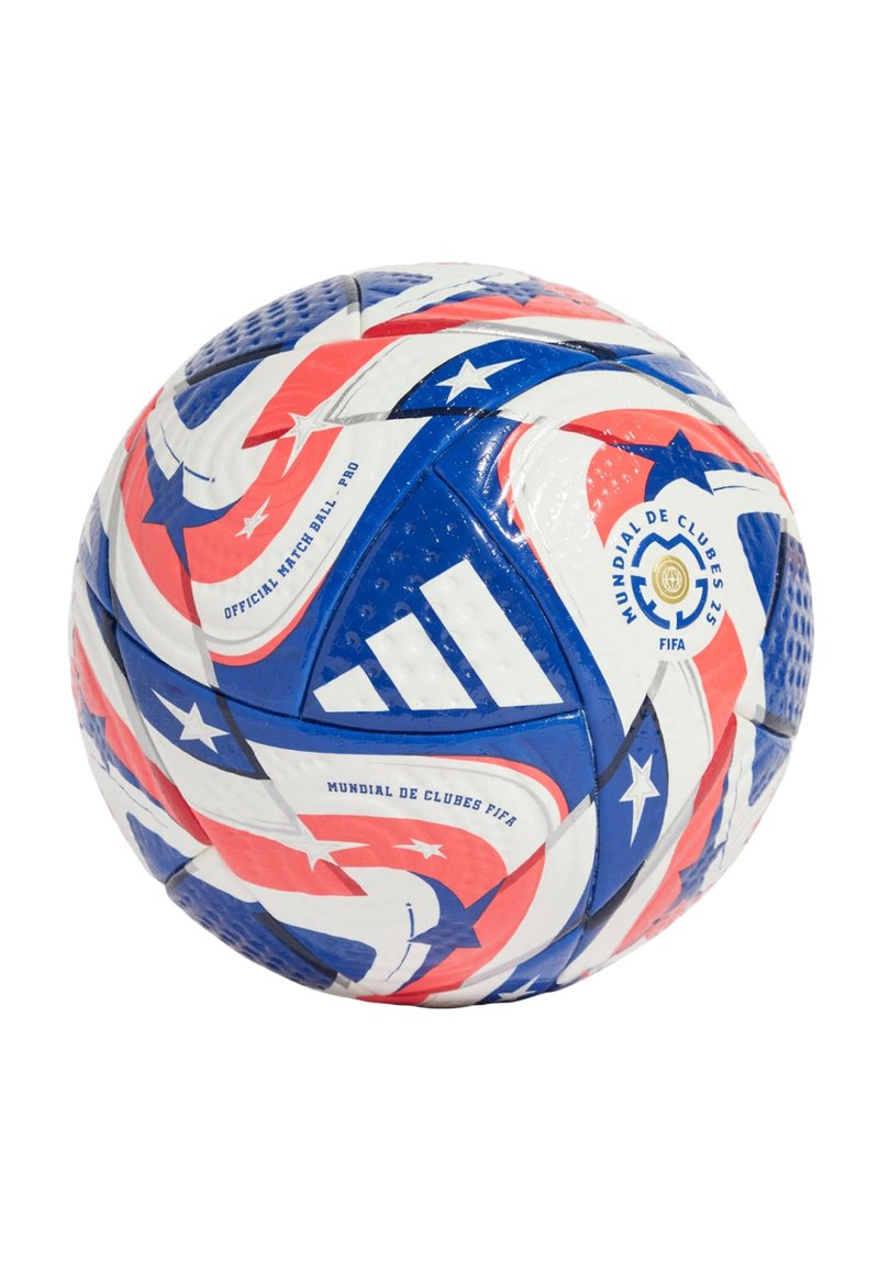 Pallone ufficiale della FIFA caratterizzato da una superficie testurizzata con motivi rossi, bianchi e blu, accentuati da stelle e dal logo Adidas.