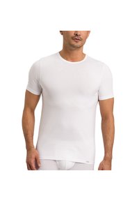 Hvid kortærmet t-shirt, tætsiddende design, lavet af glat stof, rund halsudskæring, minimale sømme, ensfarvet uden mønstre eller accenter.