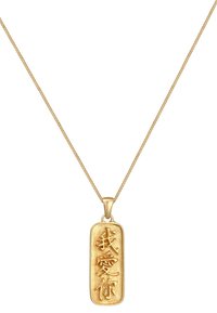 Die goldene Halskette verfügt über einen rechteckigen Anhänger mit strukturiertem Oberfläche und eingeprägten Zeichen, der an einer zarten, feinen Kette hängt.