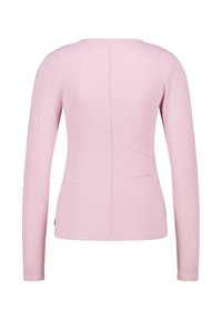 Long-sleeve, fitted top in soft pink ribbed fabric with a rounded neckline and central seam detail on the back.
