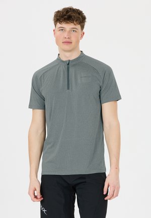 Kurzärmliges, mit Reißverschluss versehenes Sportshirt in meliertem Grau, das mit einem strukturierten Stoff und Raglanärmeln für optimale Bewegungsfreiheit ausgestattet ist.