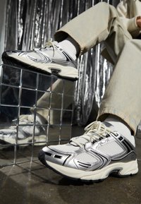 Tommy Jeans ARCHIVE RETRO - Sneakers basse - ecru