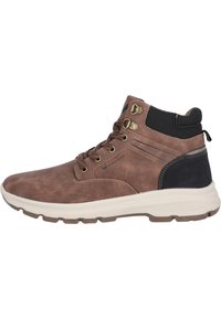 Braune High-Top-Sneaker aus strukturiertem Synthetikmaterial, mit schwarzen Akzenten und beiger Sohle. Verfügt über Metallösen und ein Schnürdesign.