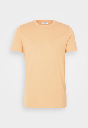 Helepehme kerge virsiku värvi lühikeste varrukatega T-särk. Omab ümmargust kaelust ja peent "Arrivederci" teksti ees.