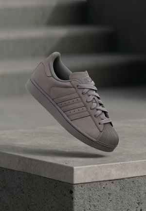 SUPERSTAR II - Sportcipő - taupe oxide/core black
