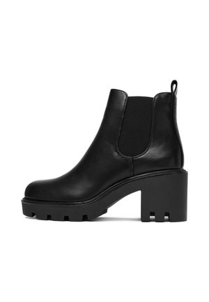 - Ankle boot