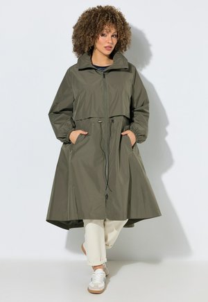 Ulla Popken, HYPRAR FUNKTIONSMANTEL, STEHKRAGEN, A-LINIE, TAILLEN-TUNNELZUG - Parka - khaki