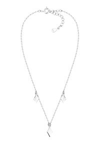 Silberne Halskette mit drei diamantförmigen Anhängern, mit polierter Oberfläche und einem Karabinerverschluss sowie einer verstellbaren Kette.
