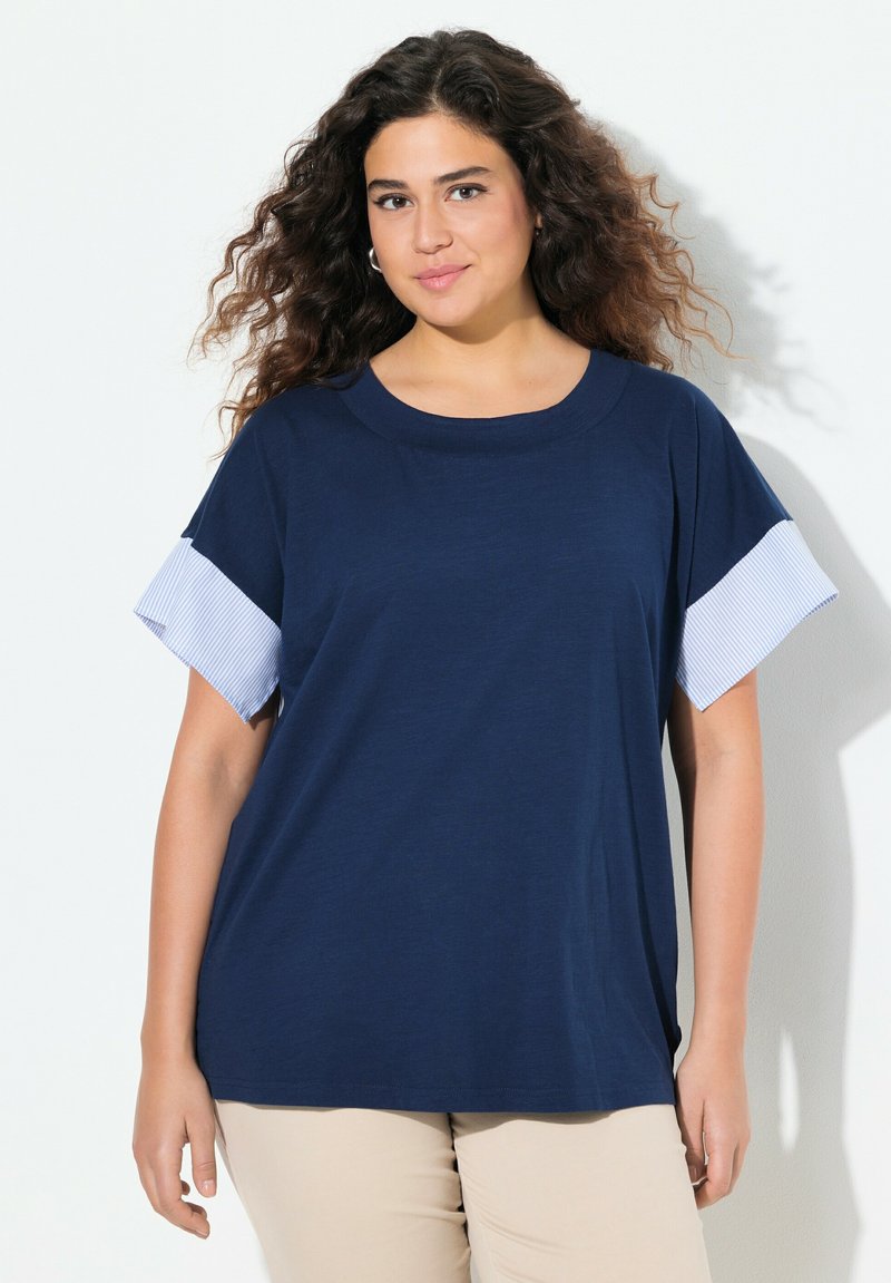 Ulla Popken STRIPED TRIM SHORT SLEEVE - Camiseta estampada - inky blue