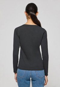 Polo Club Longsleeve - black