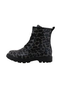 Bottines à imprimé léopard noir et gris avec une semelle épaisse, un système de laçage et une languette à l'arrière, présentant une texture lisse.