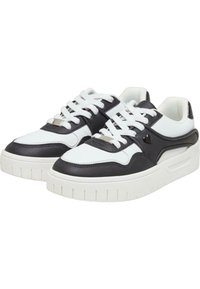 Sorte og hvite lær sneakers med teksturert gummisåle, rund tå, polstret krage og snøring. Detaljer i sølvfarge.