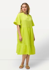 Ulla Popken TEXTURED SHORT SLEEVE SPLIT NECK  - Jurk - neon green