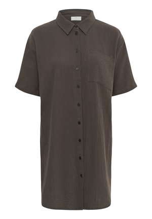 Chemise gris foncé à manches courtes, boutonnée, avec col et poche poitrine, tissu léger texturé, ourlet droit.