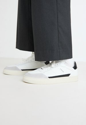 Copenhagen Studios CPH253 X TONI GARRN - Baskets basses - white/grey