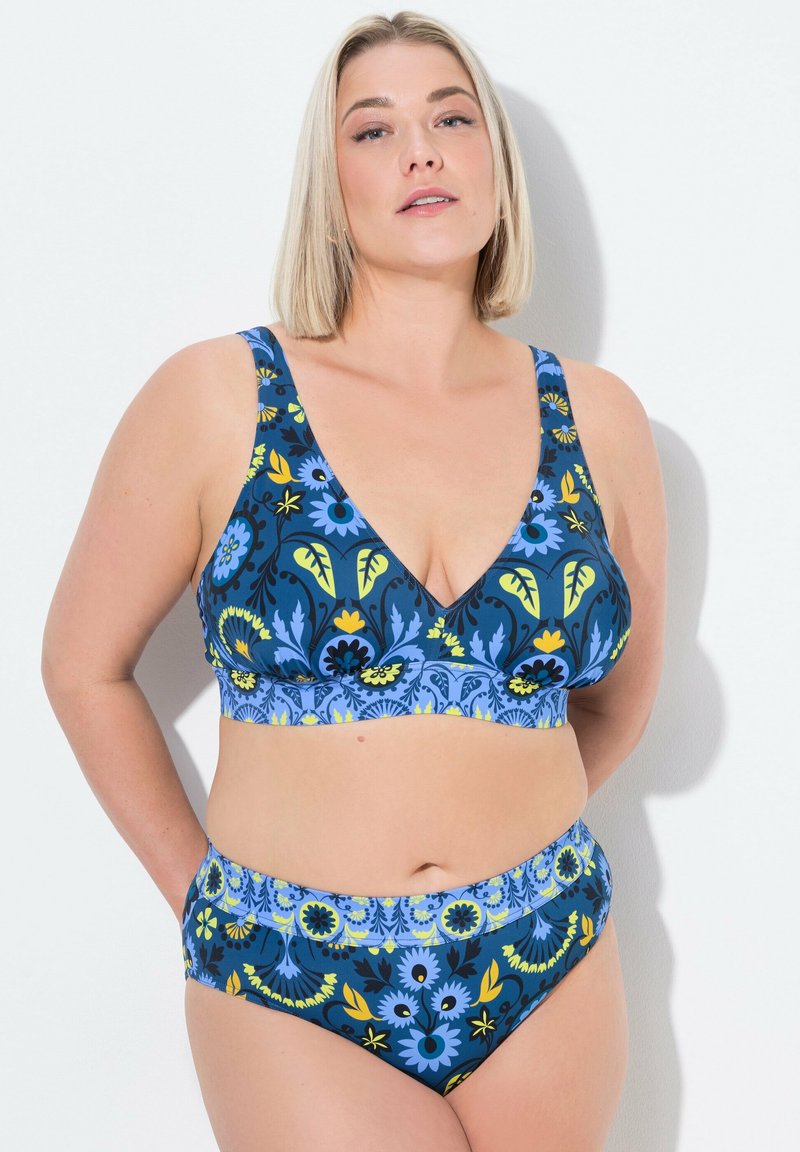 Blommig bikini-set med en mörkblå bas och gula samt blå blommor, v-ringning och breda axelband. Hög midja på underdelen med matchande mönster.