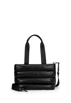 Schwarze, rechteckige, gepolsterte Handtasche mit zwei oberen Griffen und abnehmbarem Schulterriemen auf weißem Hintergrund.