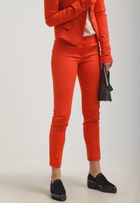 Patrizia Pepe Trousers - coral