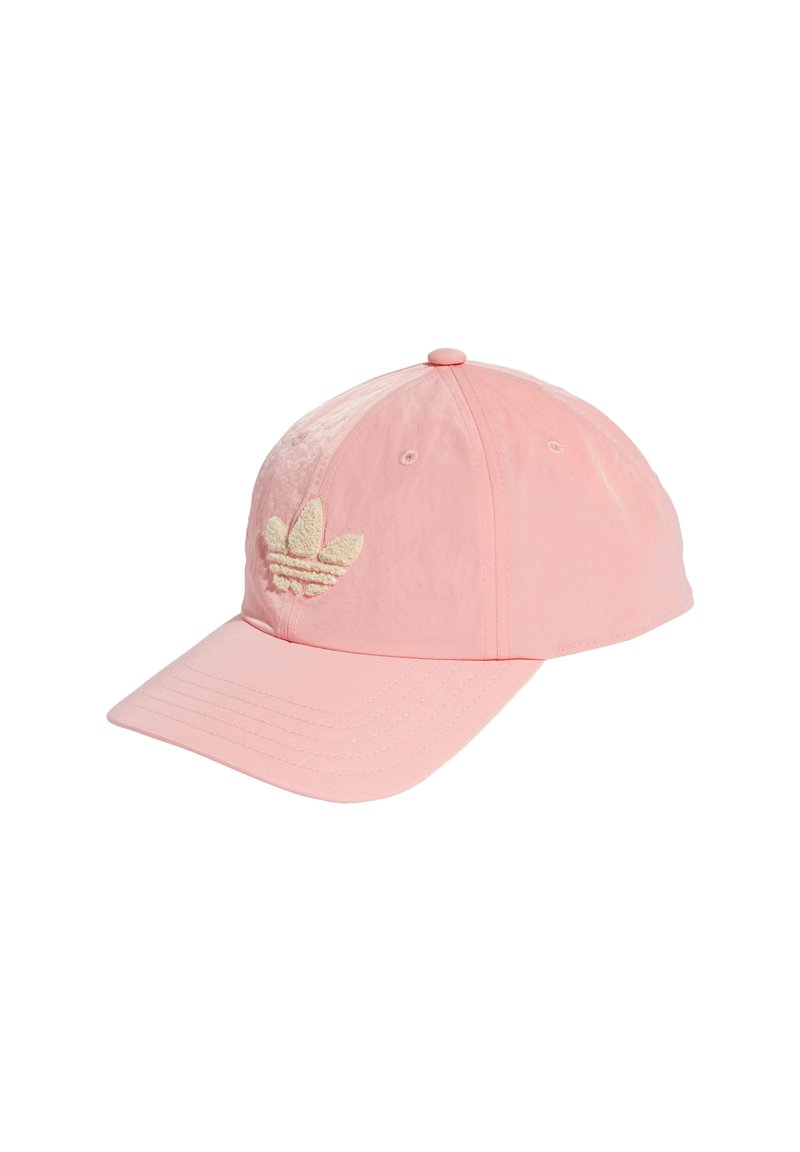 Roze baseballpet van gladde stof, met een getextureerd beige geborduurd logo met drie bladeren aan de voorkant.