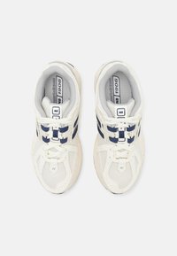 New Balance 1906 UNISEX beżowy