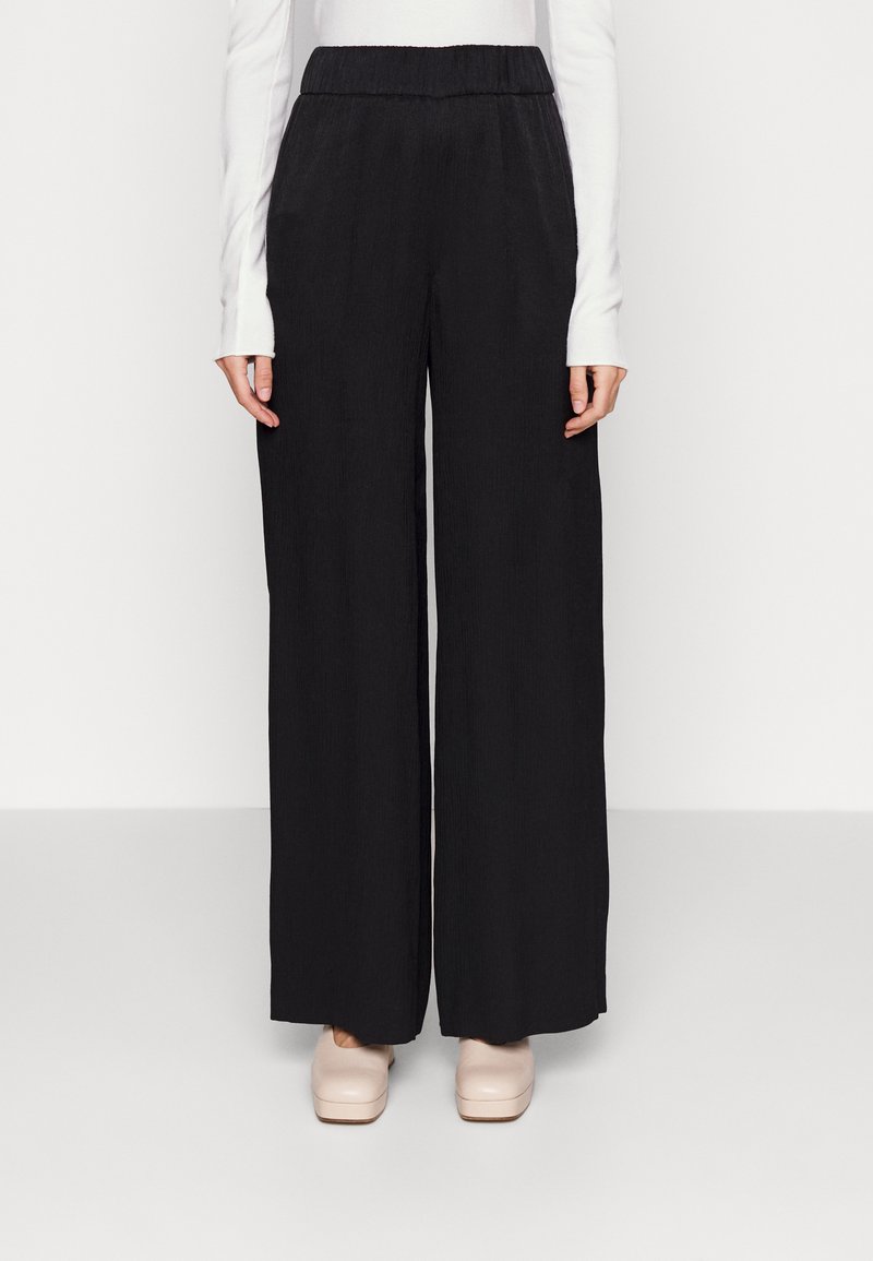 Ivalo Trousers in Black