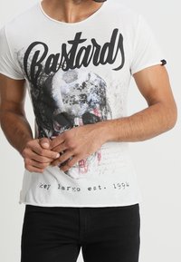 Key Largo Triko s potiskem - off-white