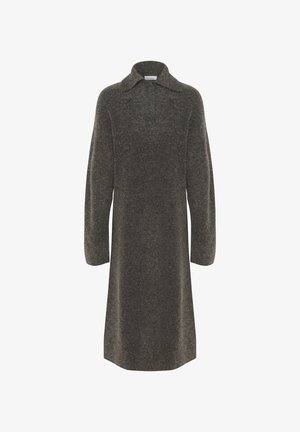 Hosszú, testhezálló ruha puha, sötétszürke gyapjúból; gallérral, hosszú ujjakkal és gombos nyakkivágással rendelkezik. Simára fésült textúra és minimalista dizájn jellemzi.