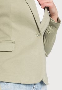 Vero Moda VMJULIA - Blazer - desert sage
