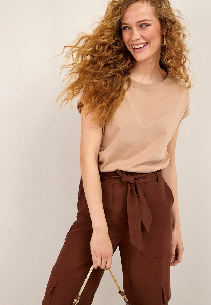 Next CAP SLEEVE - T-shirt imprimé - natural tan brown