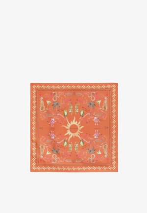 Pañuelo cuadrado naranja con diseños simétricos que incluyen tigres, ranas, palmeras, guepardos, copas de martini y un motivo central de sol.