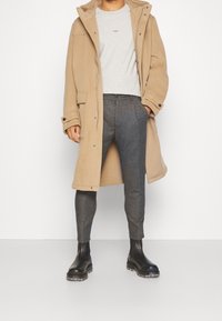 DRYKORN Kalhoty - grey