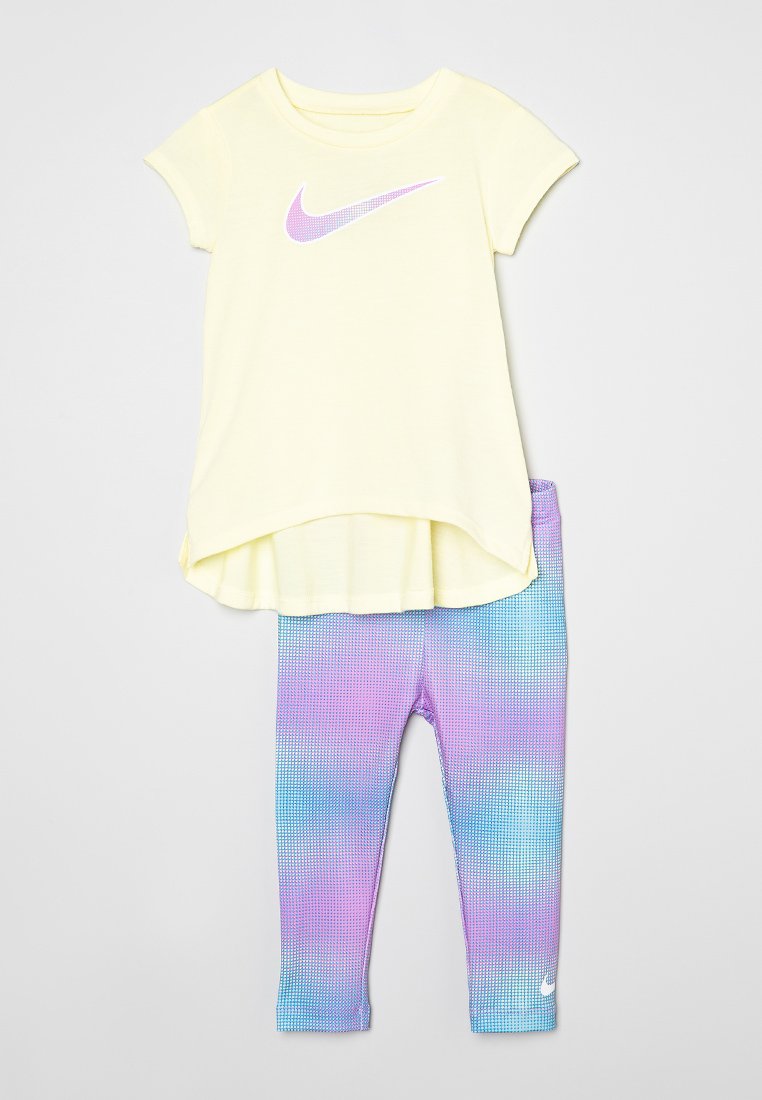 Nike Sportswear Sport T-shirt donkerroze Nike Sportswear Sport T-shirt donkerroze