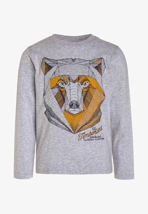 Hellgraues Langarmshirt mit geometrischem Bärengesicht-Design in Schwarz und Orange, mit dem Schriftzug "Timberland American Classic Clothing."