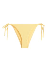 Bas de bikini côtelé jaune avec liens latéraux sur fond blanc.