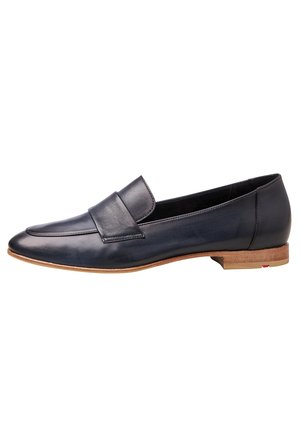 Marineblå læder loafers med rundet tå, syningsdetaljer og en lille hæl. Skoen har en bred rem tværs over læggen.