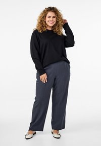 Zizzi FLASH-MIT RUNDHALSAUSSCHNITT - Sweatshirt - black