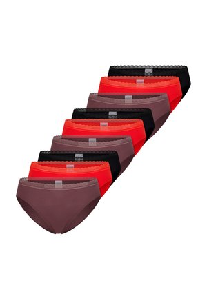 Set aus zehn Damen-Bikinis mit Spitzenbesatz in Schwarz, Rot und Mauve, gestaffelt auf weißem Hintergrund angeordnet.
