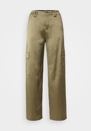 Pantaloni cargo verde oliva con un design a gamba larga, dotati di due tasche laterali, un tessuto testurizzato e una vita aderente con passanti per la cintura.