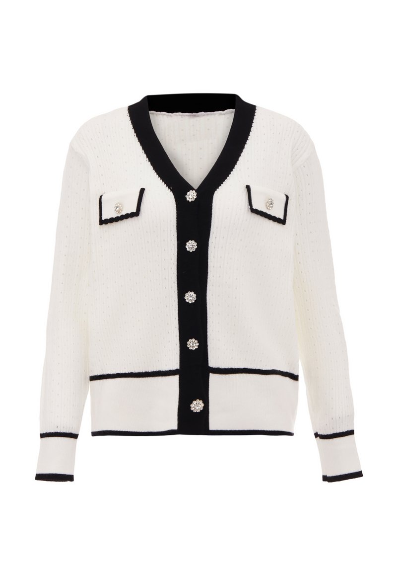 Cardigan bianco lavorato a maglia con accenti neri, scollo a V, due tasche sul petto e bottoni decorativi. Motivo testurizzato su tutta la superficie.