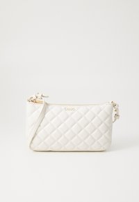 Borsa a tracolla bianca trapuntata, con cerniera dorata e logo, dotata di una tracolla regolabile per versatilità. Texture in pelle liscia.