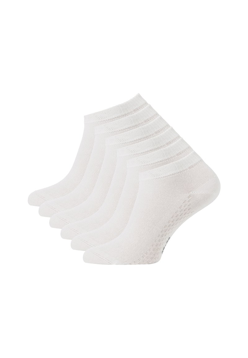 Calze alla caviglia bianche, realizzate in misto cotone, con polsino a coste e texture traspirante, presentate in un set di cinque paia.