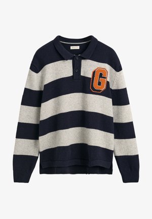 Pull en rayures bleu marine et gris avec col polo, manches longues et tissu texturé. Il présente un logo orange "G" sur la poitrine.