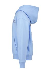 Felpa blu chiaro vista di lato, con tasca frontale e testo stampato parzialmente visibile sul petto e sulla parte superiore del braccio.