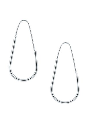 Sølv hoops øreringe med en tåreform. Lavet af glat metal, med et minimalistisk design og poleret finish.