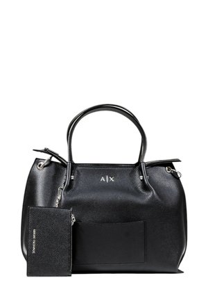 Borsa a mano in pelle nera e texture, con manici doppi, hardware argentato e tasca frontale. Include un portacarte staccabile con logo.