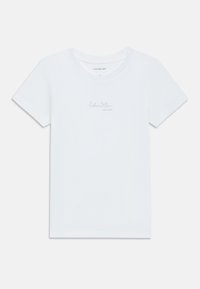 Λευκό βαμβακερό t-shirt με κοντό μανίκι και στρογγυλή λαιμόκοψη. Διαθέτει ένα ανοιχτό μπλε λογότυπο της Calvin Klein εκτυπωμένο στο μπροστινό μέρος.