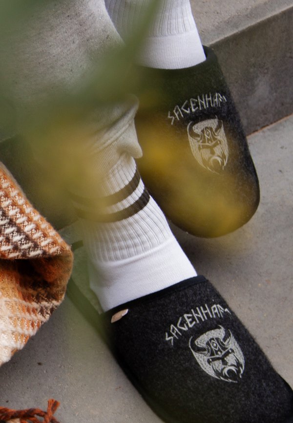 SAGENHAFT - Hausschuh - rabenschwarz