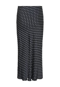 Czarna spódnica midi w białe kropki, dopasowana, prosta linia, z delikatnym rozkloszowaniem u dołu.