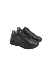 Sneaker nere in pelle con un pannello testurizzato, design con lacci, colletto imbottito e suola in gomma spessa. Presenta un marchio discreto sulla lingua.